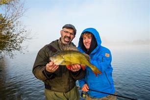 Bakken van baarzen in 5e aflevering VIS TV 2020 (video)