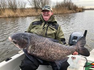 Bijzondere vangst: grootkopkarper (127 cm)
