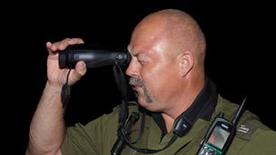 Controleren of nachtvissers zich aan de regels houden (video)