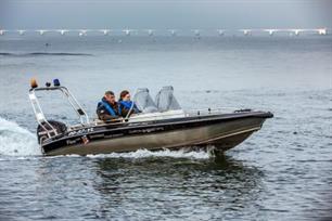 Controleurs Sportvisserij ontvangen nieuwe controlepas