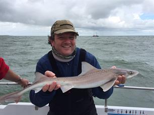Dag 1 Sharkatag veel wind en 6 haaien (VIDEO)