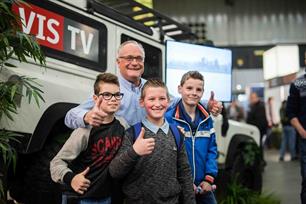 De Visma is jarig en trakteert de kids