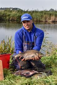 Dieter Friederichs met vis 1 (Small)