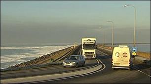 Enorme zandpakketten naast Houtribdijk in Markermeer en IJsselmeer