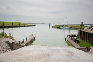 Feestelijke opening vernieuwde trailerhelling Galathese Haven 