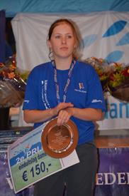 Floor Verhoeven met zilveren bord (Small)