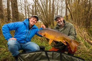 Hoppend op karper en witvis in aflevering 2 VIS TV (video)