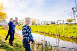 Jeugdjournaal: steeds meer kinderen gaan vissen (video)