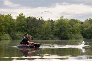 Karpervissen: drijvend oppervlaktevissen
