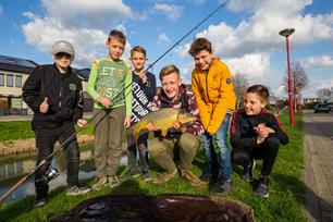 Karpervissen: met de worm de woonwijk door
