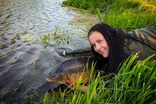 Karpervissen: 'Vrijgezelle vrouw zoekt karper'
