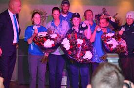 Peter Paul Blommers met damesteam (Small)