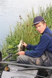 Randy Roumen met vis (Small)