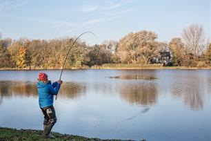 Roofvissen - dobberen met dood aas