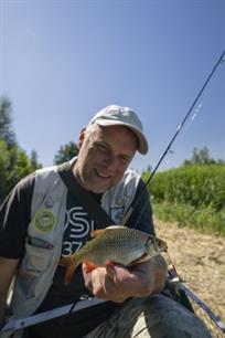 Roofvissen: roofvissen op ruisvoorn