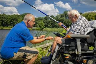 Samen vissen met bewoners van zorginstellingen