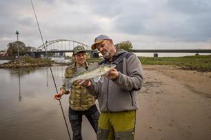 Snoekbaars op de IJssel bij Deventer in VIS TV (video)
