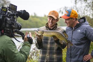 Spectaculair snoeken in een veengebied in VIS TV (video)