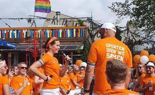 Sportvisserij vaart mee tijdens Canal Parade (video)