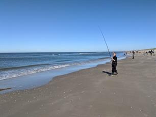 Tweede dag van het Individueel NK Kustvissen Dames en Junioren vervist bij Wijk aan Zee