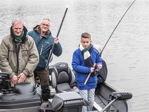 Vis TV verrast Gijs (10) met de beste tricks (video)