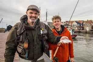 VIS TV: Vliegvissen op voorn in historisch Urk (video)