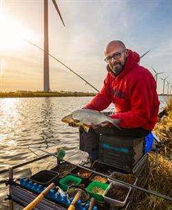 VISblad TV: feedervissen tussen de molens (video)