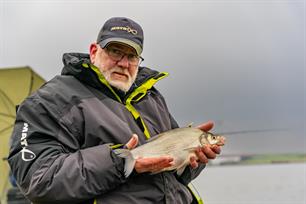 VISblad TV: 'klotsbak feederen' (video)