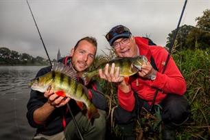 Visblad TV - ponthoppen op baars