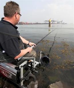 Visblad TV: zeevissen met de vaste stok (video)