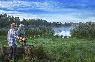 Vissen op zeelt in een eeuwenoud meertje in VIS TV (video)