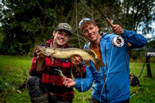 Vliegvissen in Twentse beken VIS TV