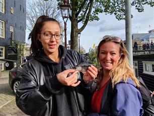 Vlogster Sophie Milzink gaat vissen (video)