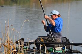 Wanda de Schouwer met vis (Small)