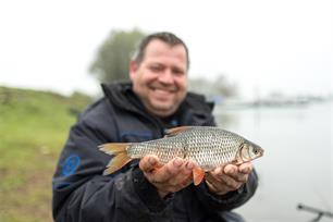 Witvissen: feederen op wintervoorn