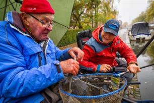 Witvissen: Stoop senior en junior