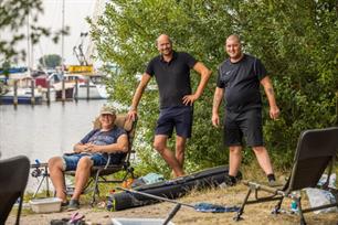 Zorgverlener biedt sportvissen als dagbesteding aan mensen met een beperking